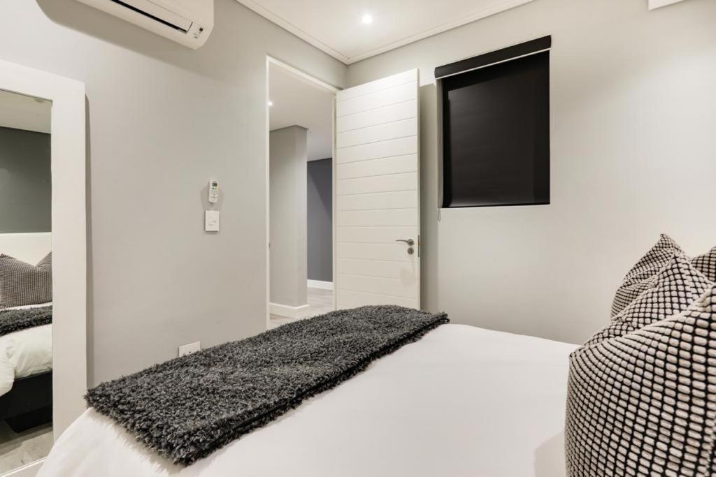 35 On Main By In Luxury Apartment Cape Town
